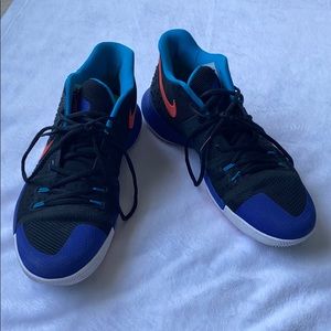 Basketball shoes